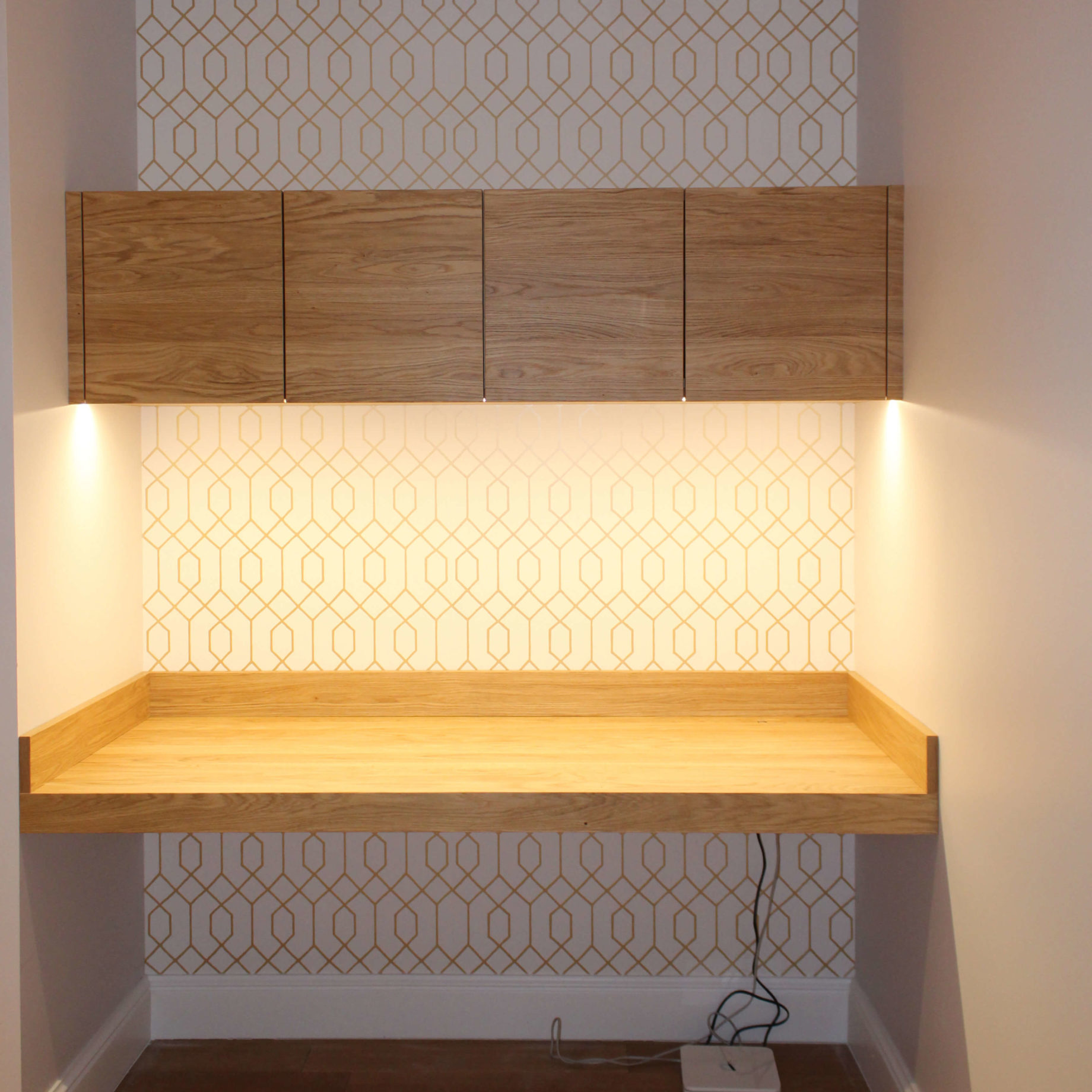 Création d’un bureau sur-mesure et de ses rangements Création d'un bureau sur-mesure et de ses rangements