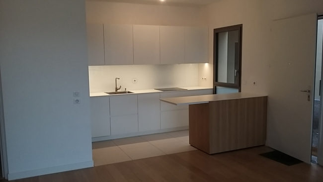 Réalisation d'une cuisine blanc et bois