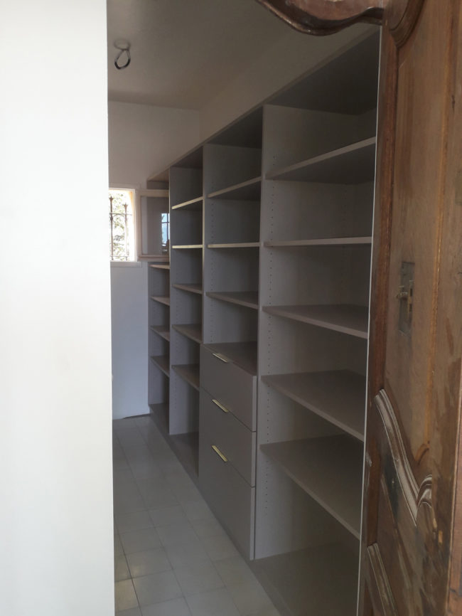 Création d'un dressing gris clair