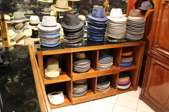 Agencement d'une chapellerie