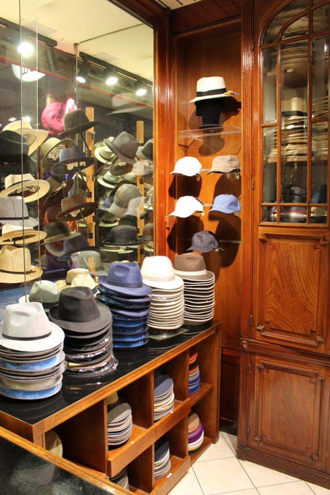 Agencement d'une chapellerie