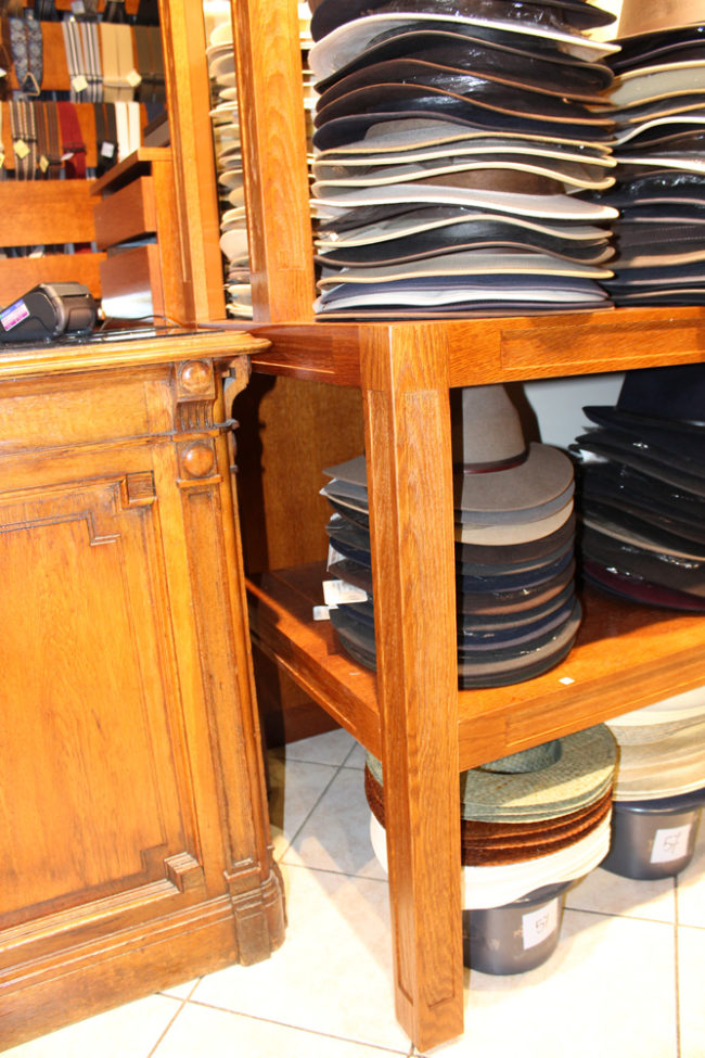 Agencement d'une chapellerie