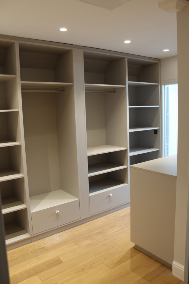 Création d'un dressing gris clair