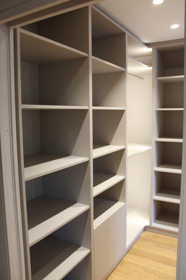 Création d'un dressing gris clair