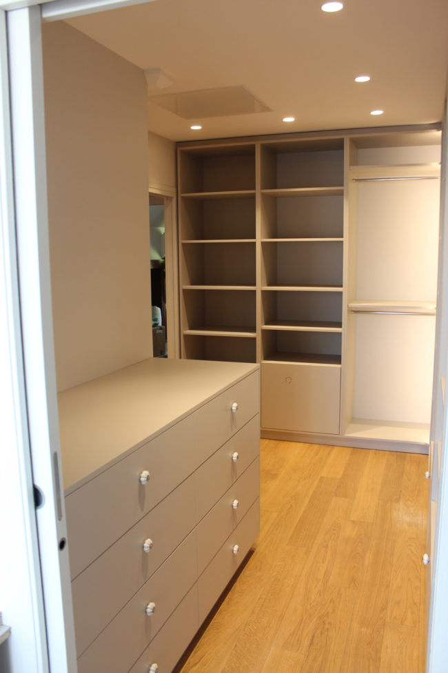 Création d'un dressing gris clair